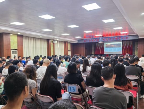 牛人配资 家校社同心，鲘门街道构建青少年成长支持网络